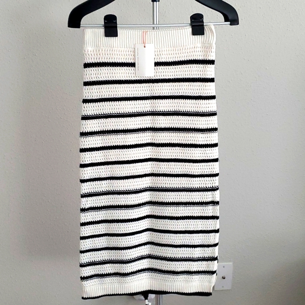 Skies Are Blue - Crochet - Black and White - Skirt